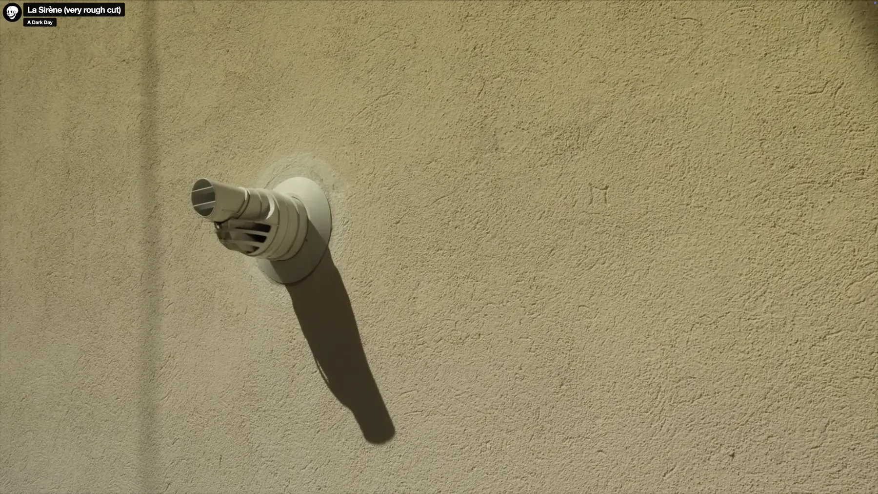 La Sirène film still — wall detail